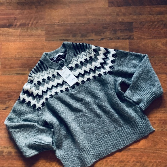 Zara Sweaters - NWT ZARA Sweater.